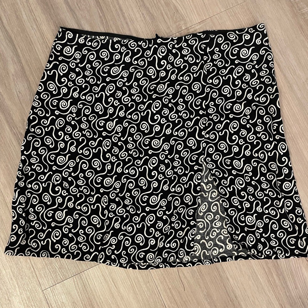 Mini skirt with slit